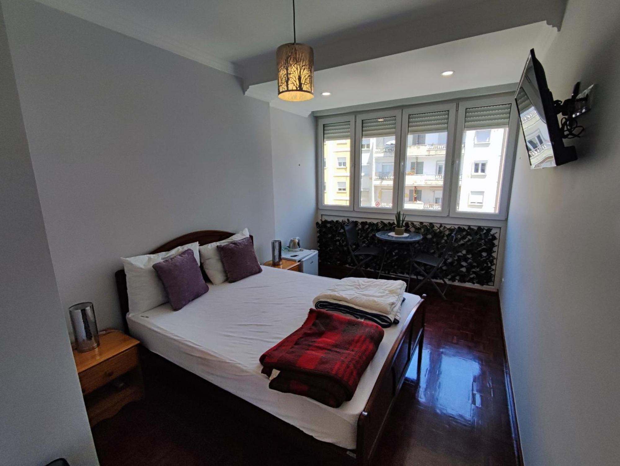 Apartamento, Com 3 Quartos Penha De Franca * Lissabon